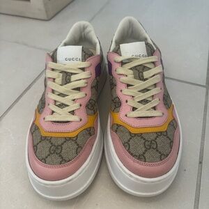 NEW GUCCI WOMANS SNEAKERS SIZE 7